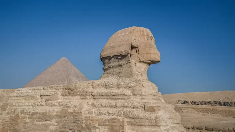 egyptian-sphinx-ancient-egyptian-ruins-and-pyramids