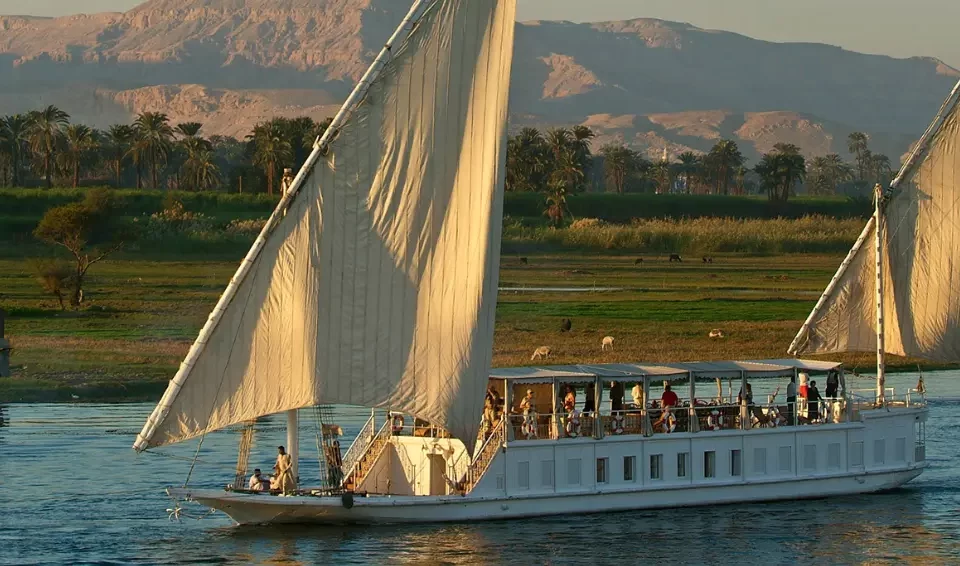 4-days-Aswan-to-Luxor-Dahabyia-nile-cruise