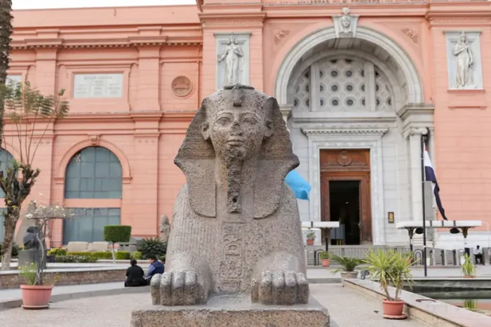 Egyptian Museum and Old Cairo Tour