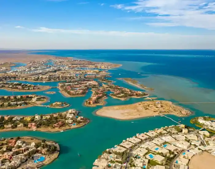 Panoramic-Aerial-View-Of-El-Gouna-Islands-And-Red-Sea-Coast-EgyptaTours