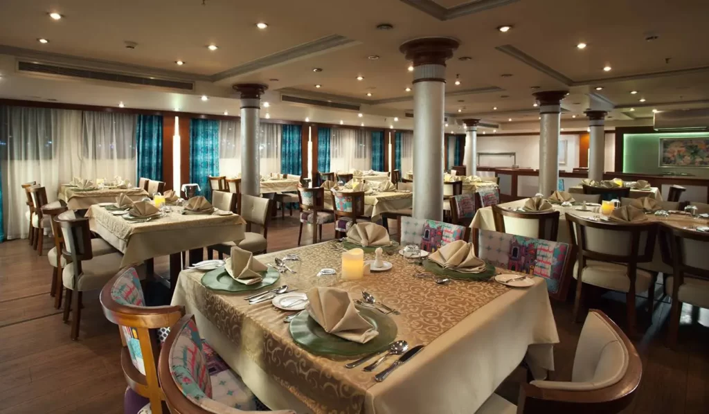 Acamar-Nile-cruise-Restaurant