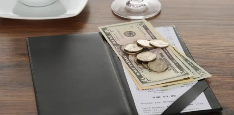 Tipping-In-Egypt-Featured-Image-Travel-Etiquette-Guide-EgyptaTours