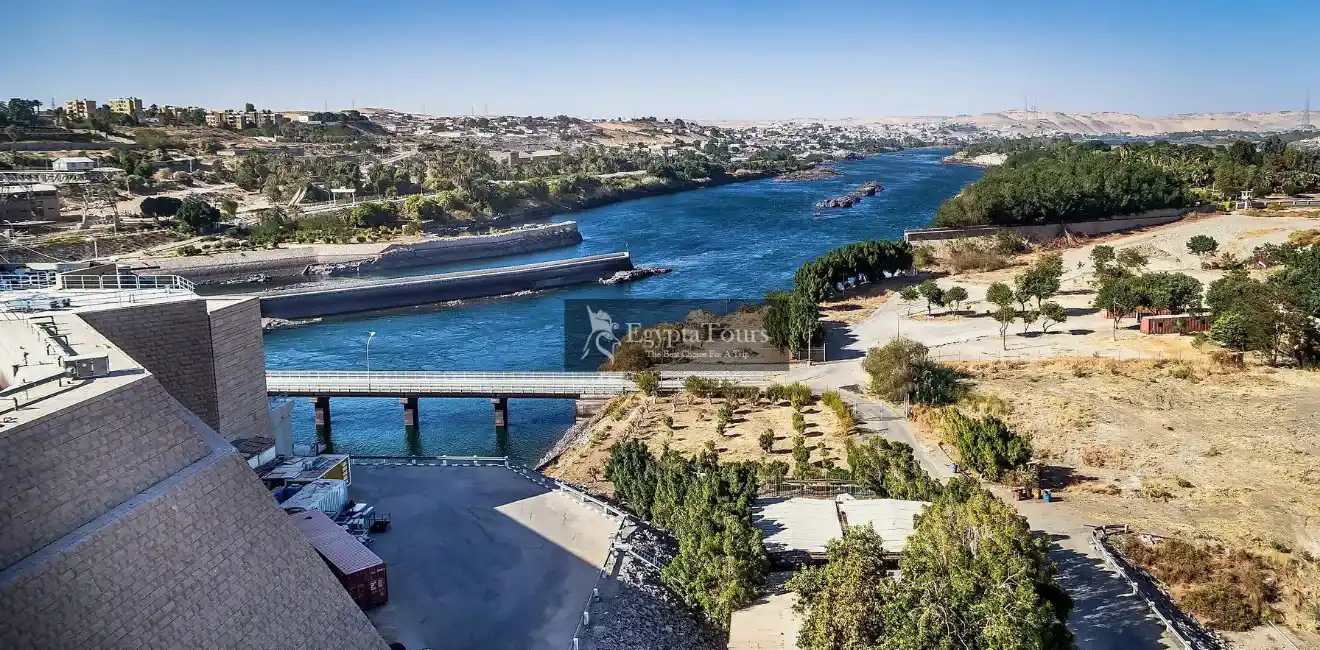 Lake Nasser Cruise: The Ultimate Guide to Luxury Nile Adventures 12 The-Impacts-of-Lake-Nasser-and-the-Aswan-High-Dam-EgyptaTours