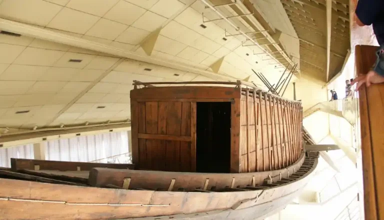 The-Solar-Boat-Museum-A-Beacon-of-Magical-Design-EgyptaTours