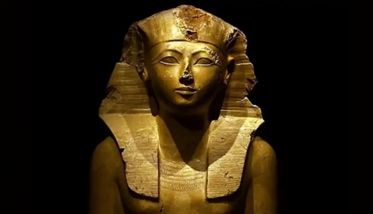 The-Divine-Birth-of-Queen-Hatshepsut-EgyptaTours