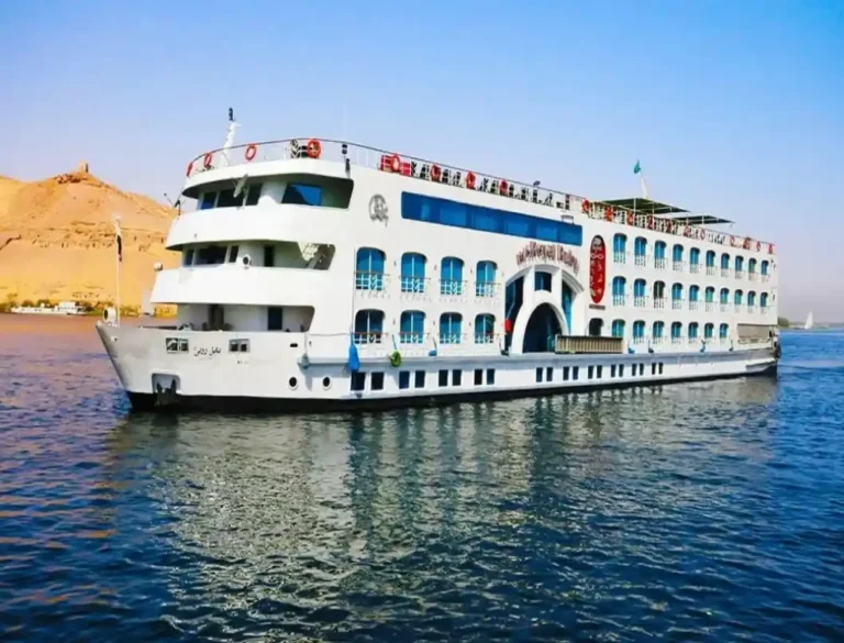 Royal-Elite-Nile-Cruise-Accomodation-Exterior-View-On-The-Nile-EgyptaTours