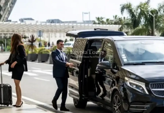 EgyptaTours-driver-welcoming-passengers-for-Hurghada-to-El-Gouna-transfer