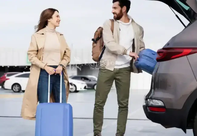 Professional-EgyptaTours-driver-helping-passengers-during-Hurghada-to-Luxor-transfer