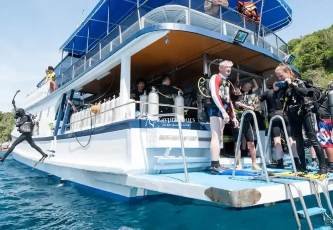 18-Days-Egypt-Exploration-Tour-Diving-Excursion-EgyptaTours